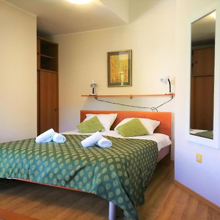 Apartments Bilic With Garden & Swimming Pool - 50M From The Beach 普耶斯察纳乌瓦拉 外观 照片