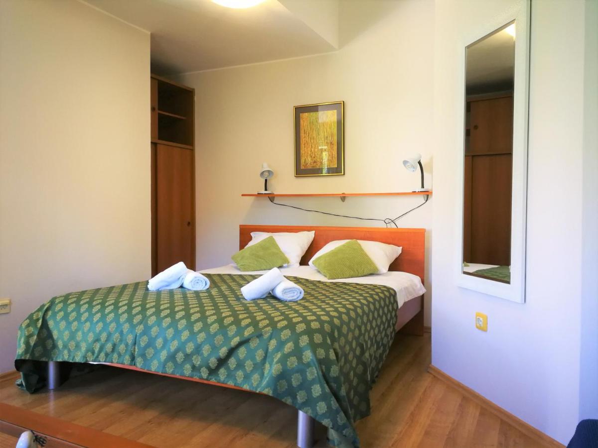 Apartments Bilic With Garden & Swimming Pool - 50M From The Beach 普耶斯察纳乌瓦拉 外观 照片