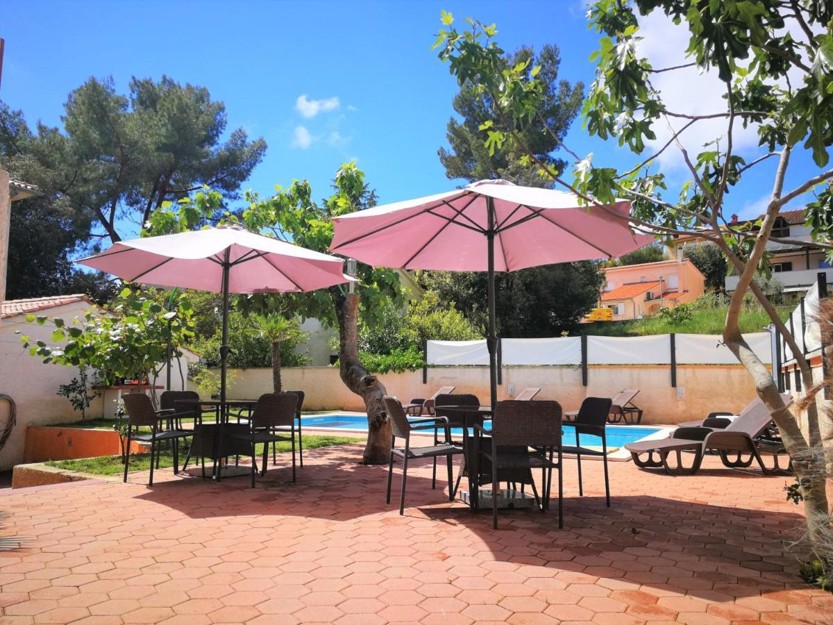 Apartments Bilic With Garden & Swimming Pool - 50M From The Beach 普耶斯察纳乌瓦拉 外观 照片