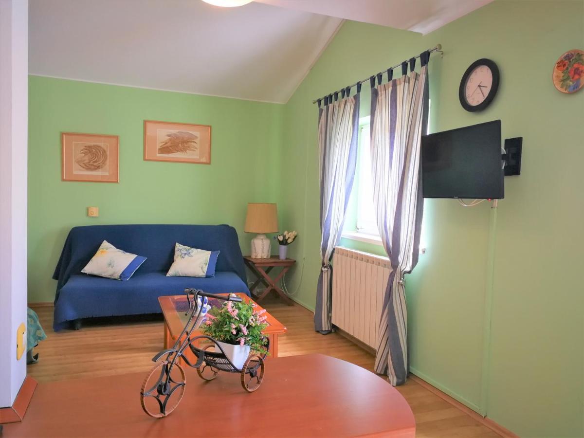 Apartments Bilic With Garden & Swimming Pool - 50M From The Beach 普耶斯察纳乌瓦拉 外观 照片
