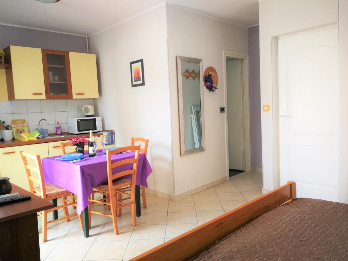 Apartments Bilic With Garden & Swimming Pool - 50M From The Beach 普耶斯察纳乌瓦拉 外观 照片