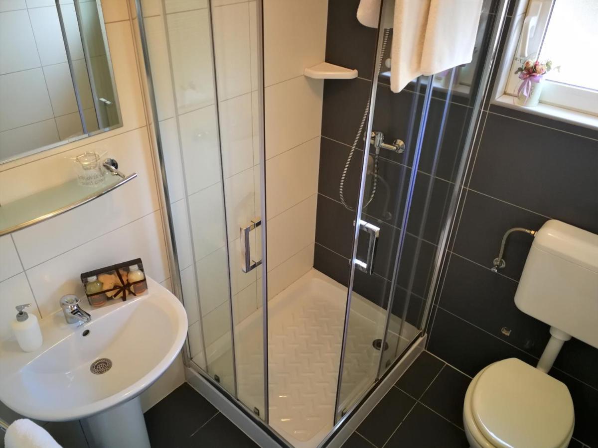 Apartments Bilic With Garden & Swimming Pool - 50M From The Beach 普耶斯察纳乌瓦拉 外观 照片
