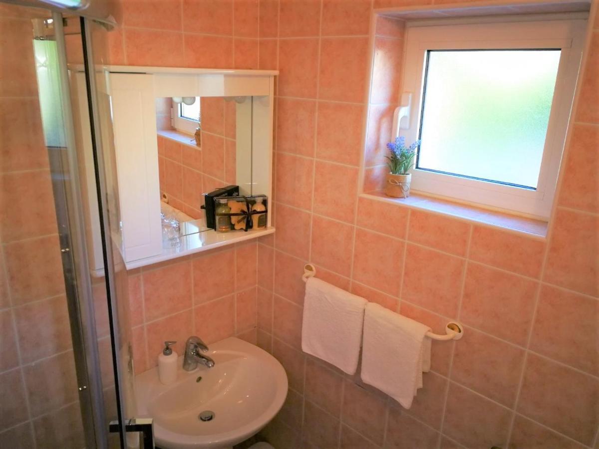 Apartments Bilic With Garden & Swimming Pool - 50M From The Beach 普耶斯察纳乌瓦拉 外观 照片