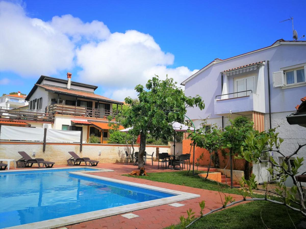 Apartments Bilic With Garden & Swimming Pool - 50M From The Beach 普耶斯察纳乌瓦拉 外观 照片
