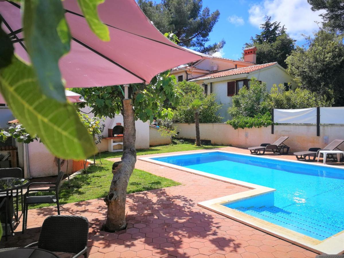 Apartments Bilic With Garden & Swimming Pool - 50M From The Beach 普耶斯察纳乌瓦拉 外观 照片