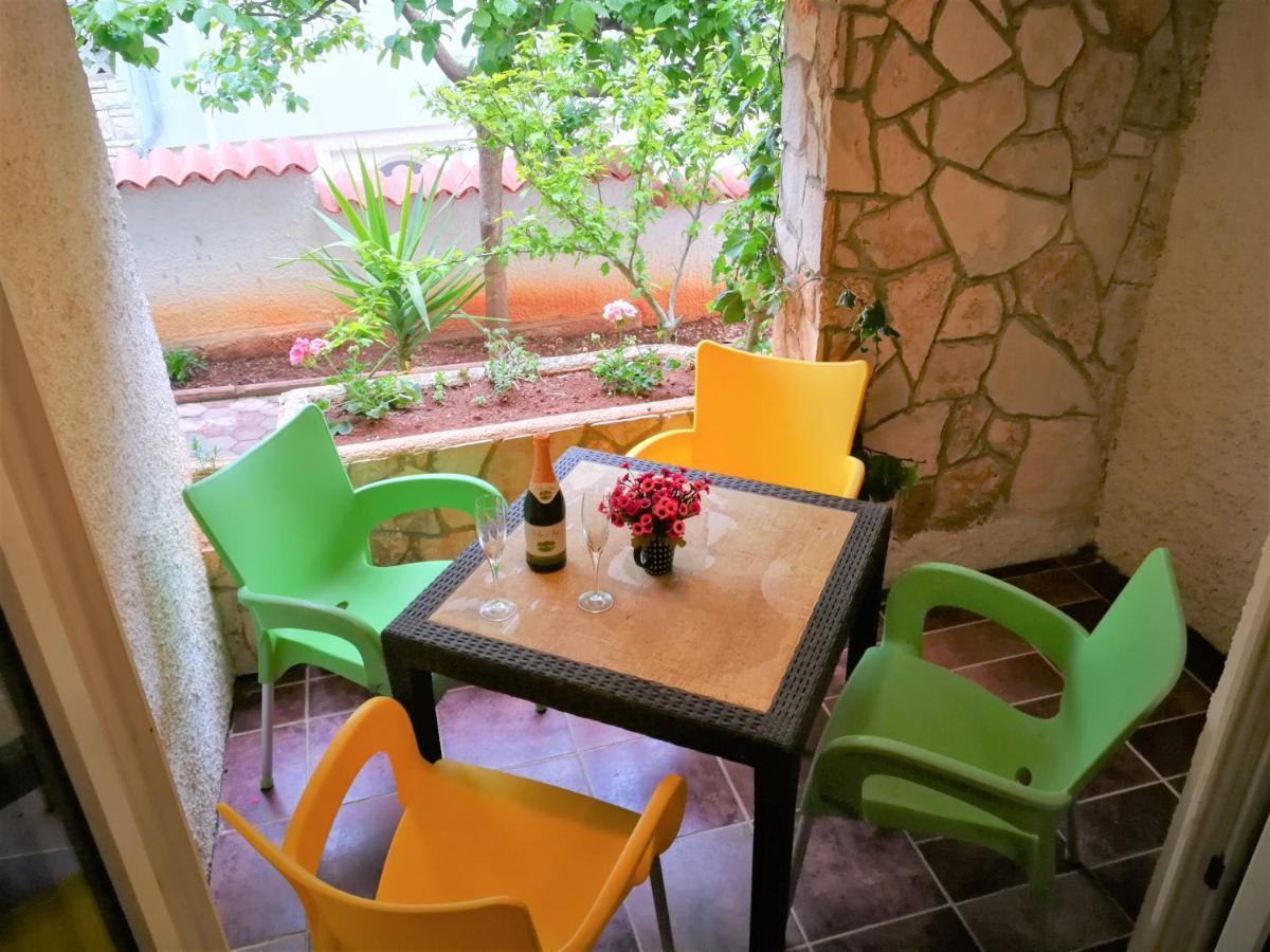 Apartments Bilic With Garden & Swimming Pool - 50M From The Beach 普耶斯察纳乌瓦拉 外观 照片