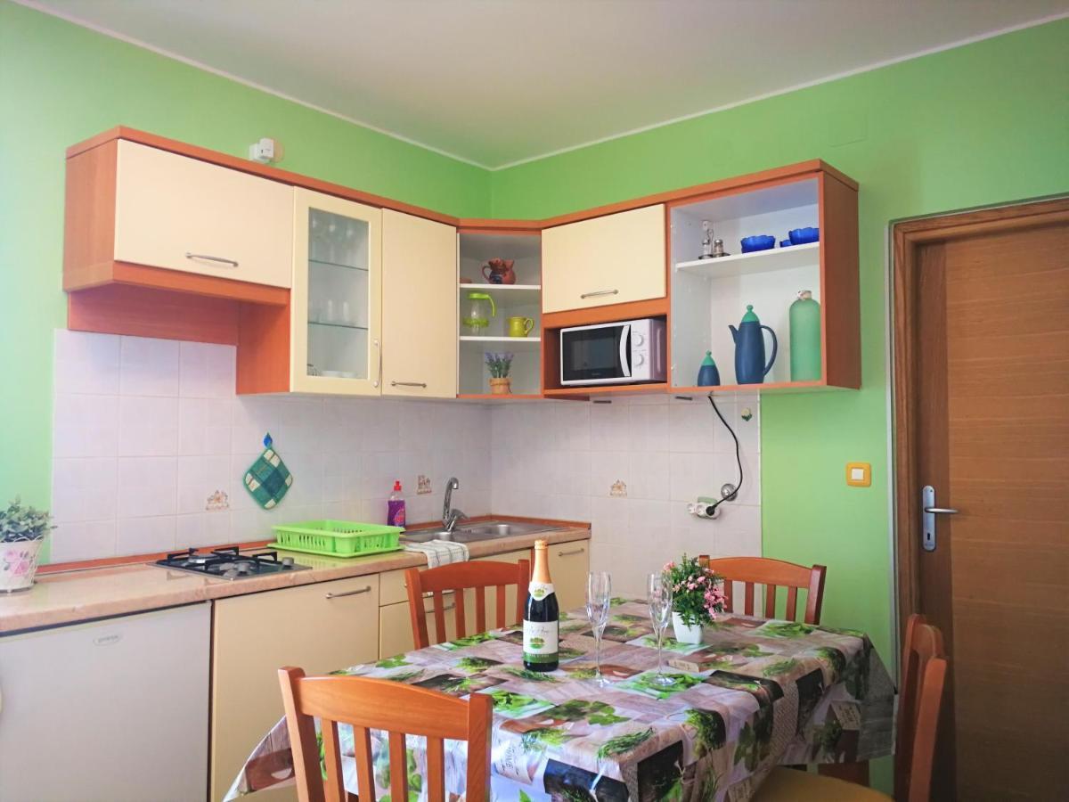 Apartments Bilic With Garden & Swimming Pool - 50M From The Beach 普耶斯察纳乌瓦拉 外观 照片