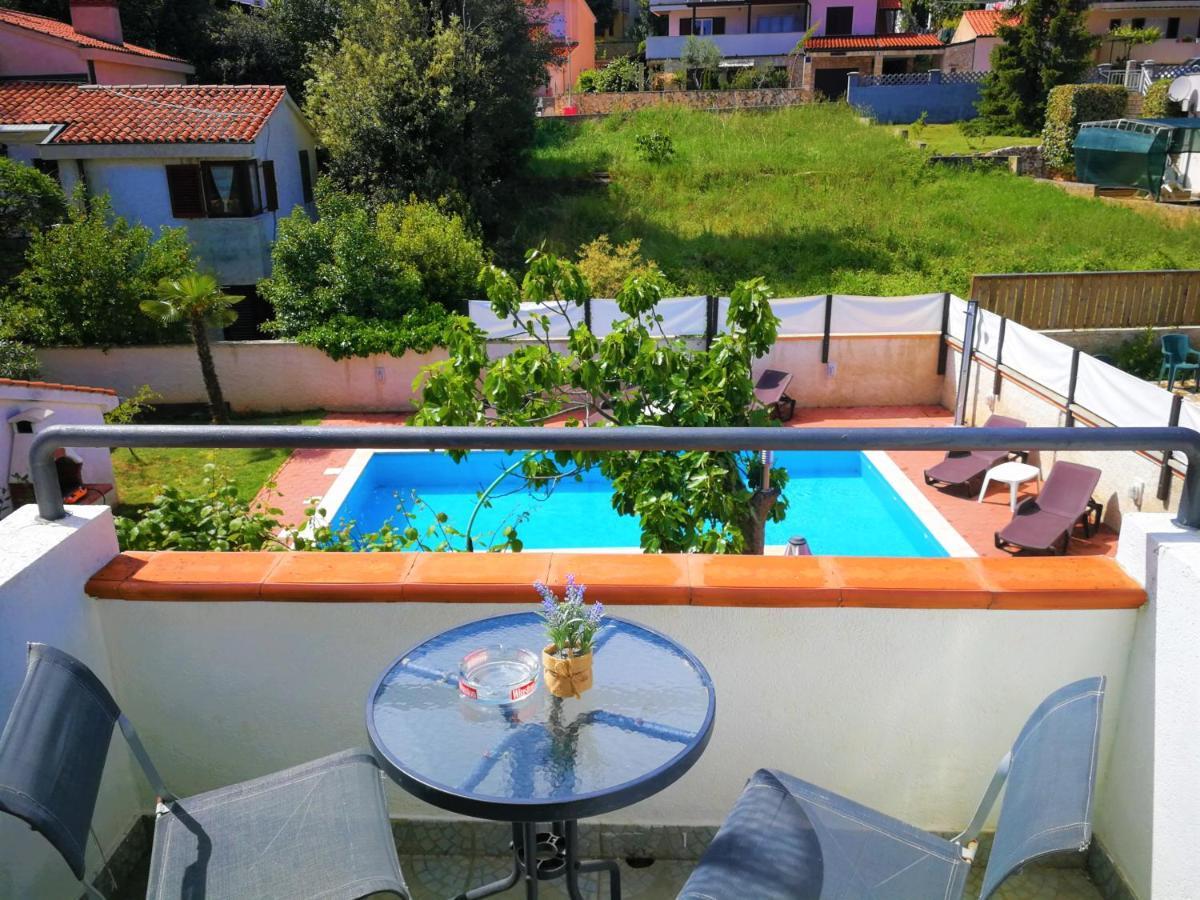 Apartments Bilic With Garden & Swimming Pool - 50M From The Beach 普耶斯察纳乌瓦拉 外观 照片